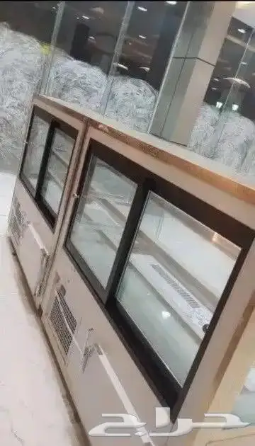 ثلاجات عرض ALFURAT للحلويات ذهبي.. 3
