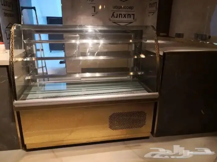 ثلاجات عرض ALFURAT للحلويات ذهبي.. 1