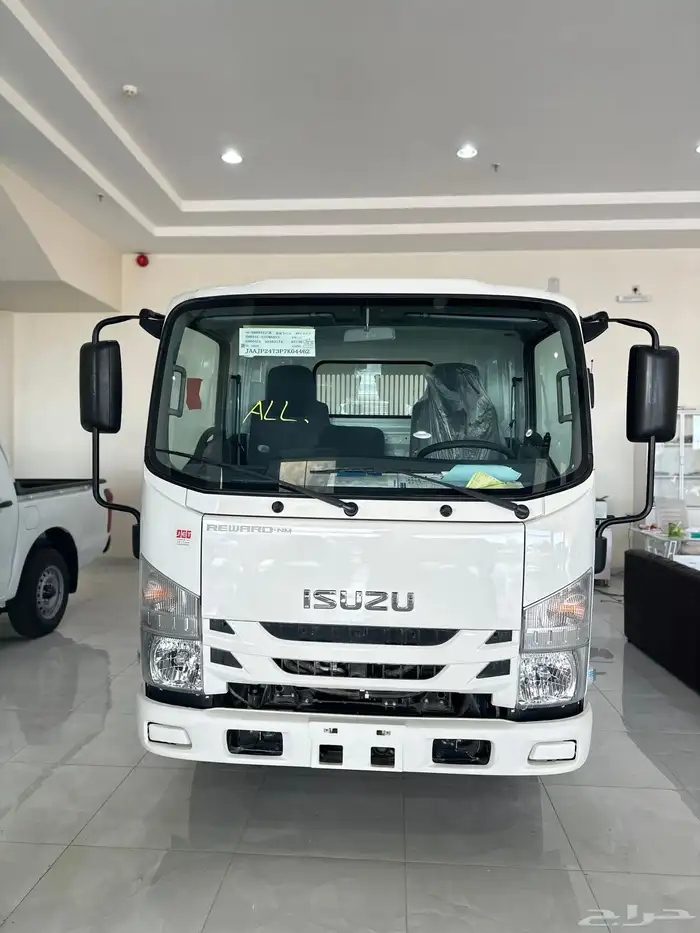 ايسوزو قلاب 3 طن ياباني 2025 2