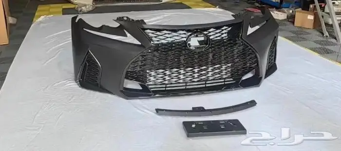 صدام مع شبك الشكل الجديد لكزس LEXUS IS 2015 2