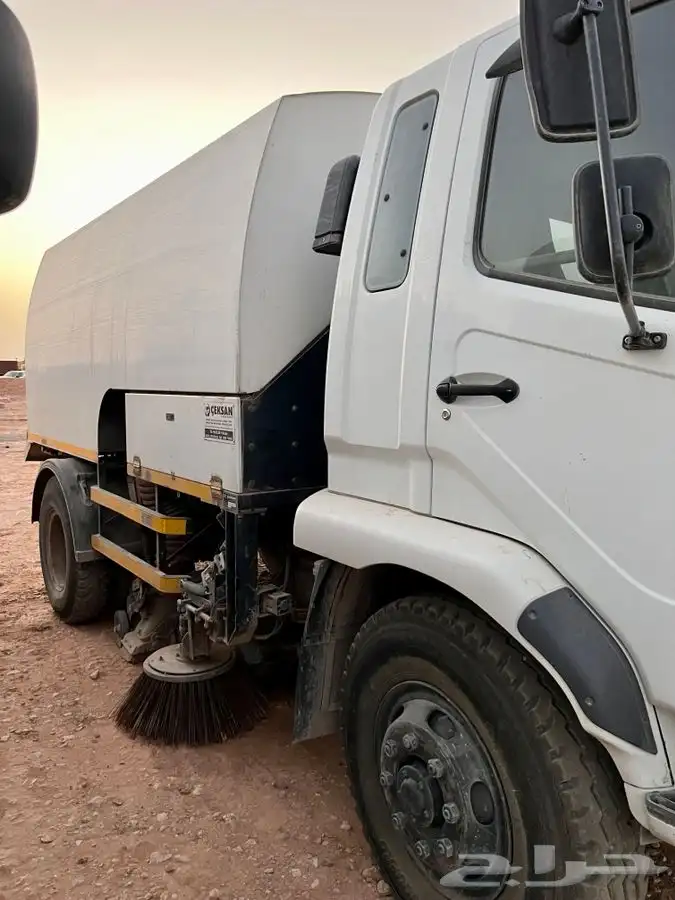 مكنسه كاسحه road sweeper   sweeper car 11
