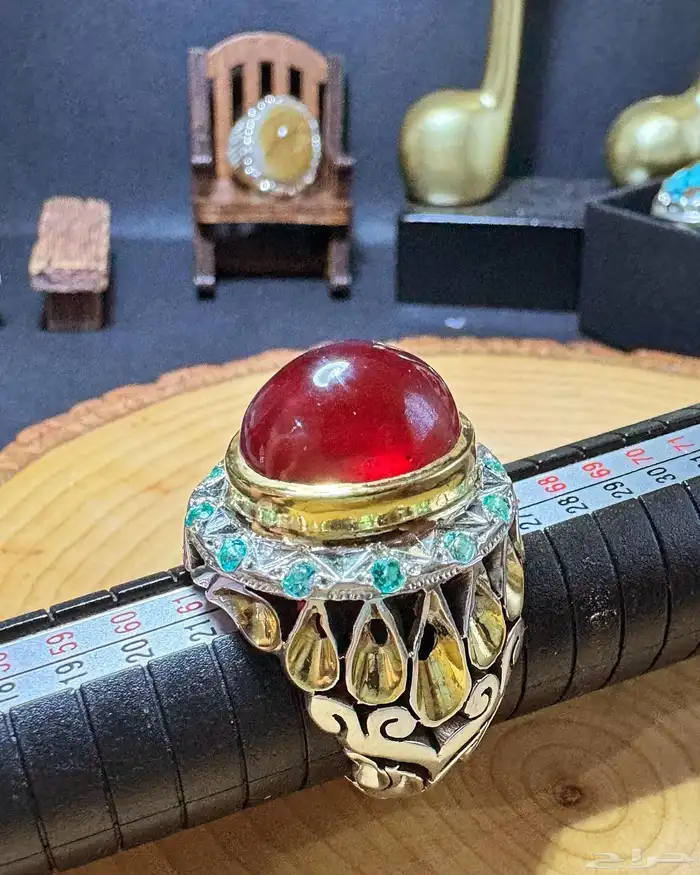 خاتم ياقوت مرصع بالتوباز 2
