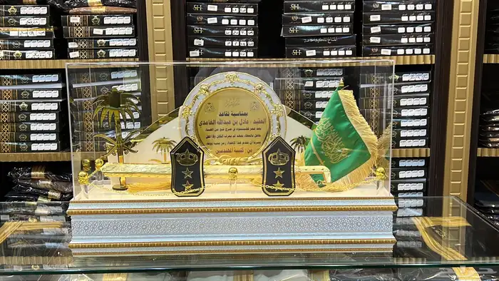 هدايا رجاليه سيوف دروع هدايا تخرج هدايا ترقيه 13