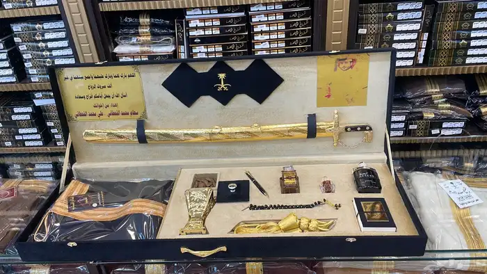 هدايا رجاليه سيوف دروع هدايا تخرج هدايا ترقيه 16