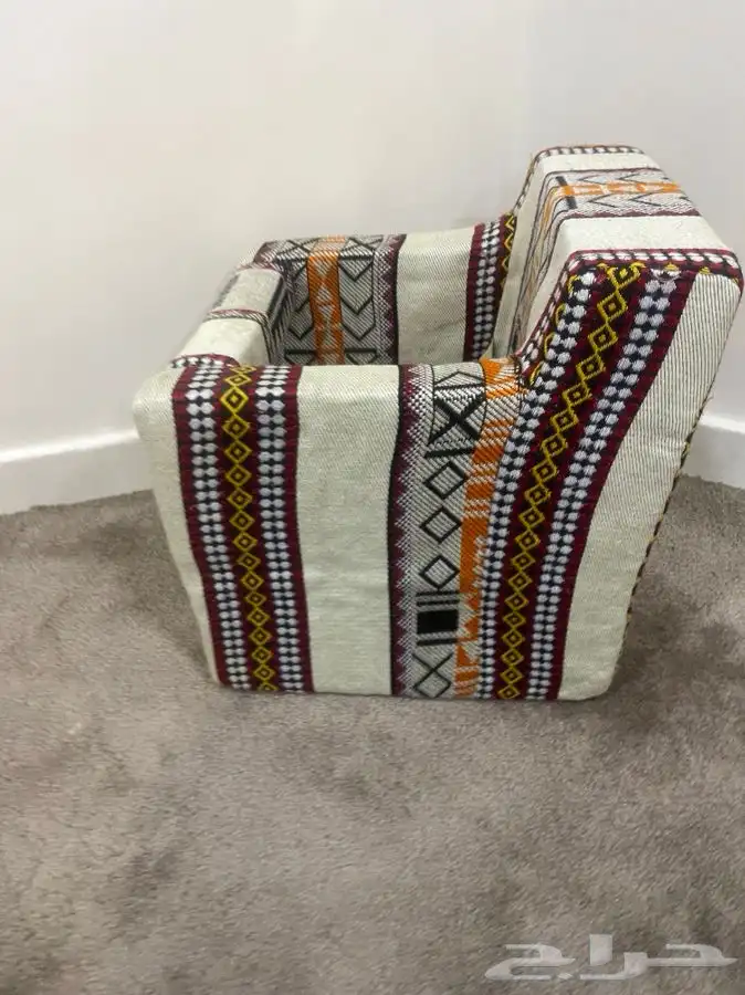 كرسي طفل استعمال قليل ممتاز جدا لتعويد الاطفال الجلوس 1