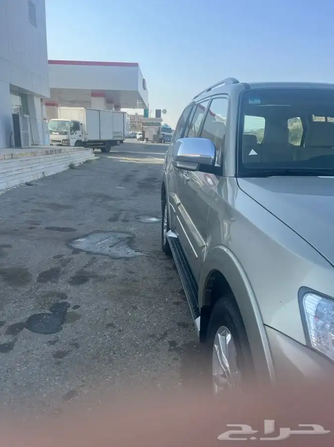 جيب باجيرو للبيع فل كامل العلامه الذهبيه وكاله 1