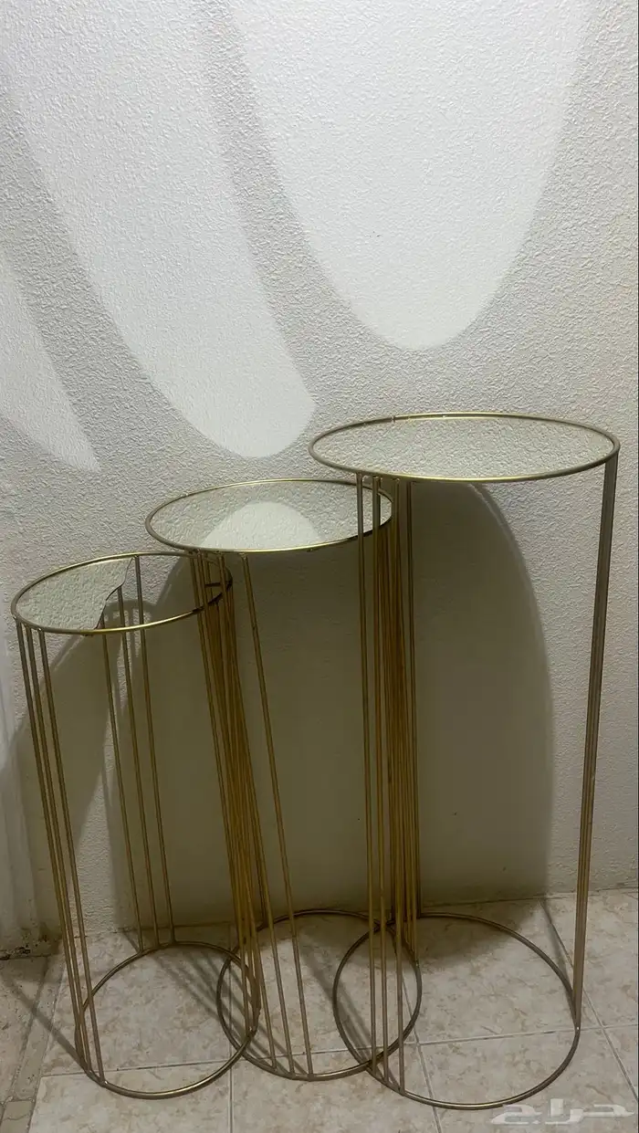 طاولات خدمه الصغيره مكسوره فقط 0