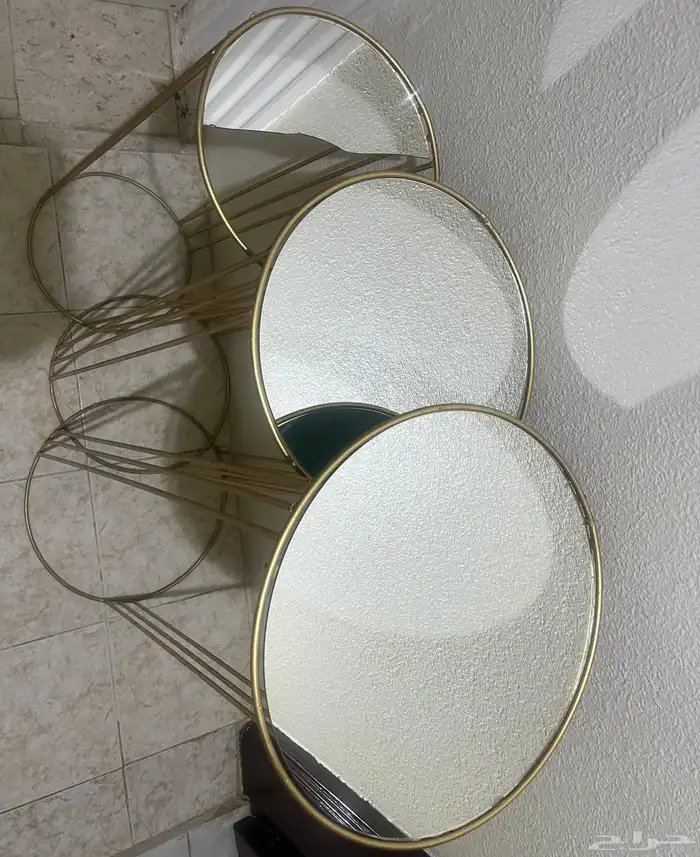 طاولات خدمه الصغيره مكسوره فقط 1