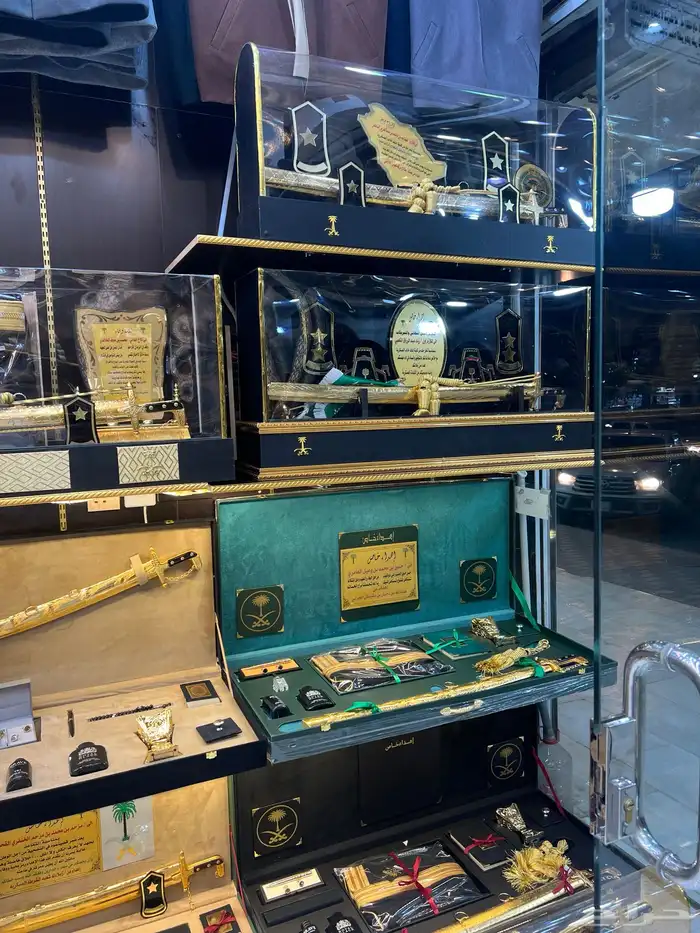 درع ملازم سيف رتبة بشت هدية تخروج تكريم دروع سيوف جملة 2