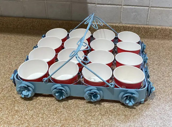 صينيه او حامل للصحون الصغيره الزجاجيه او الورقيه 2