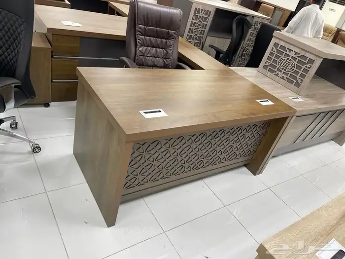اثاث المكاتب  طاولات   كراسي   كنب   دولاب. meeting table 20