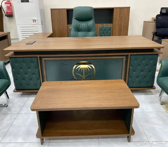 اثاث المكاتب  طاولات   كراسي   كنب   دولاب. meeting table 32