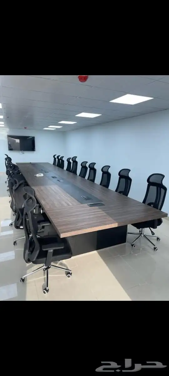 اثاث المكاتب  طاولات   كراسي   كنب   دولاب. meeting table 9