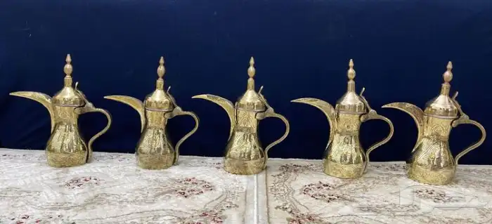 دلة طقم دلال رسلان اصلية وقديمة منقوشة ختم الصانع فايز 0