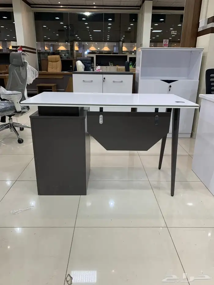 اثاث المكاتب  طاولات   كراسي   كنب   دولاب. meeting table 25