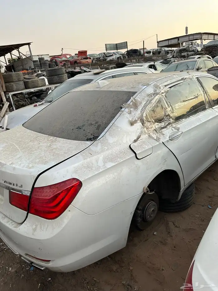 قطع غيار تشليح بي ام 750 موديل 2010 3