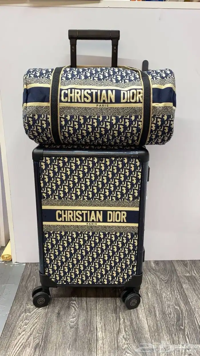 شنط السفر من lv 7