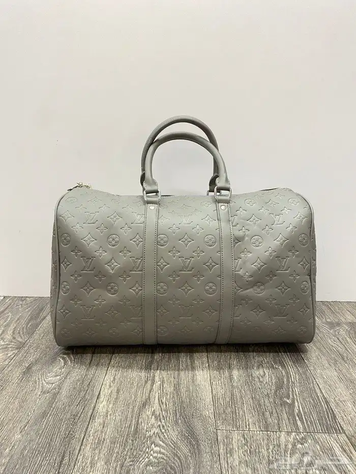 شنط السفر من lv 17