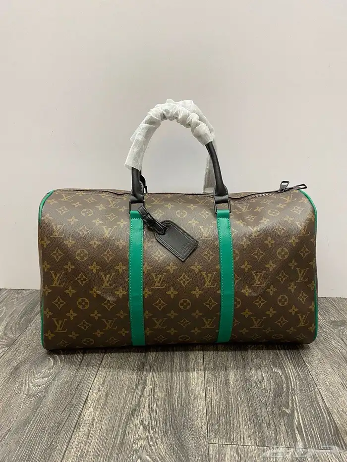 شنط السفر من lv 18