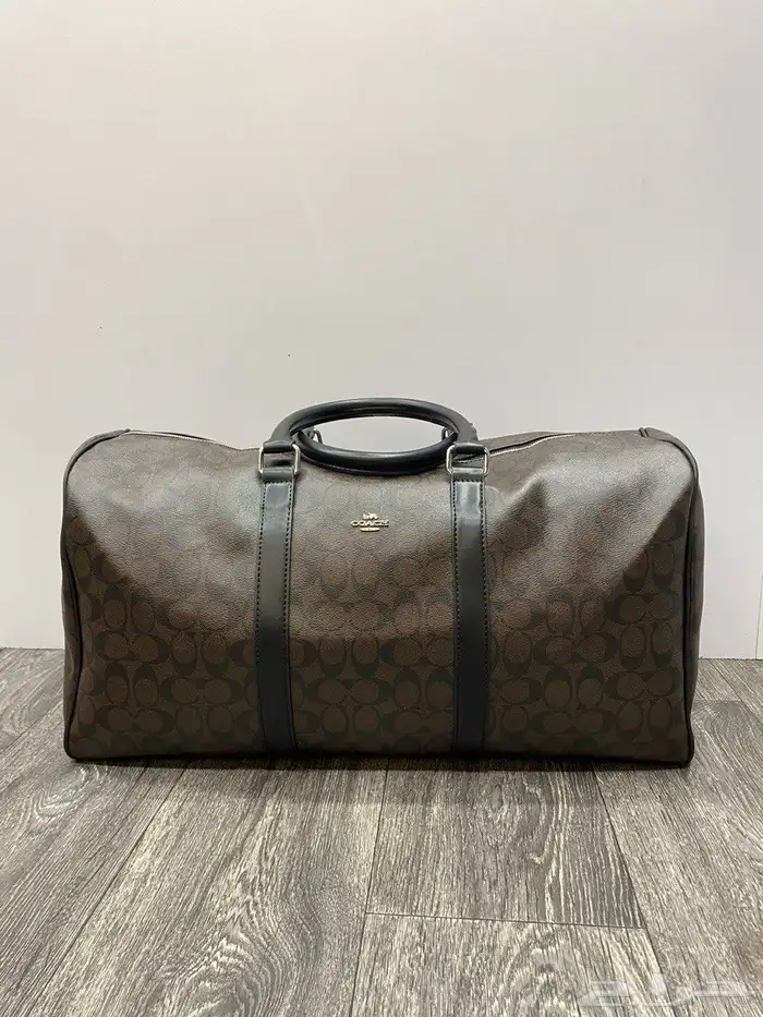 شنط السفر من lv 23