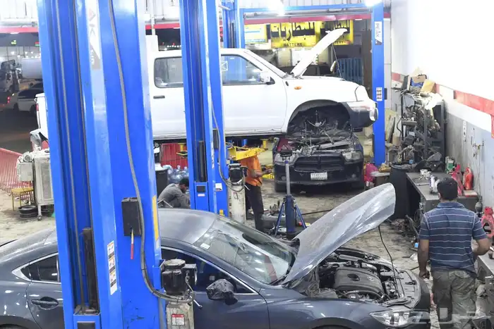 ورشة ميكانيكا و كهرباء و سمكرة لجميع انواع السيارات ب 19