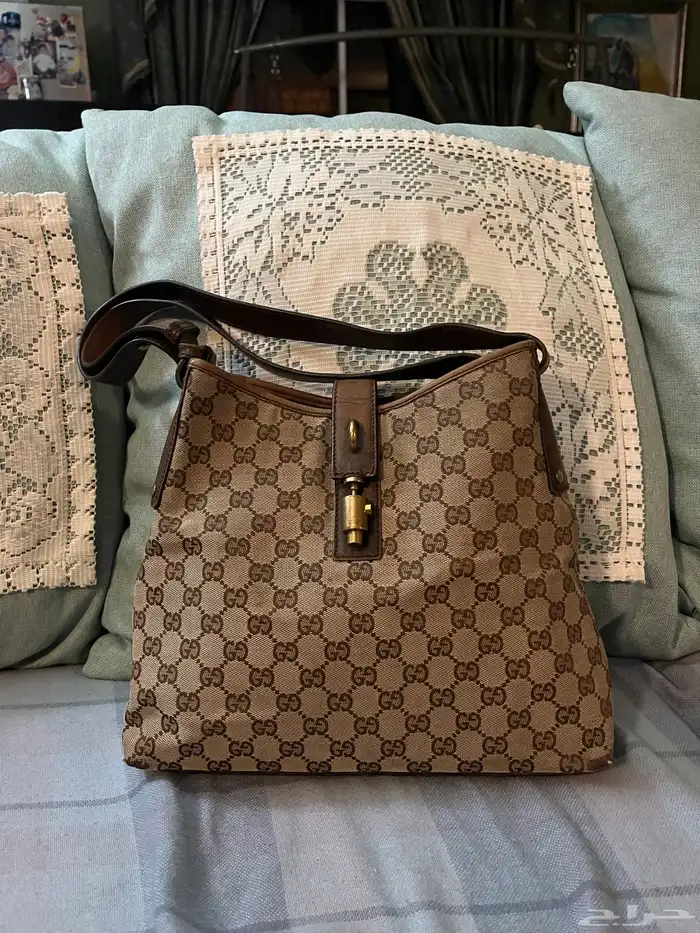 شنطه غوتشي اصليه لا يوجد ملحقات فنتج التاكد قبل الشراء اصلي 0