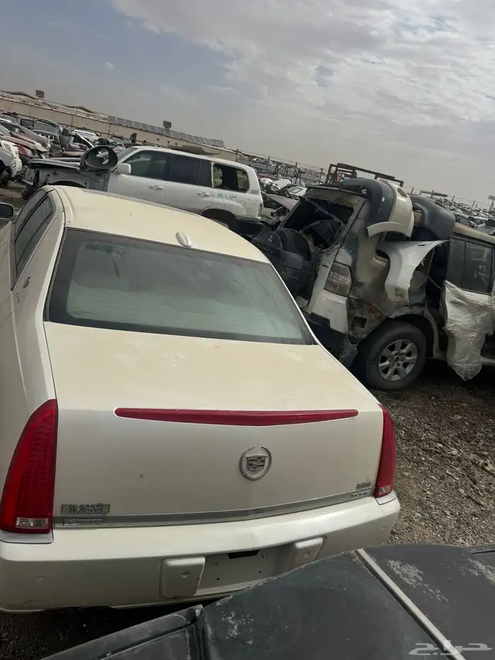 كاديلاك DTS الموديل 2009 للبيع قطع غيار فقط فقط 3