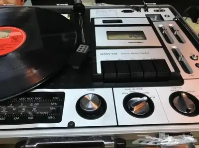مشغل اسطونات بكم وراديو ومشغل كاسيت اليابان 12