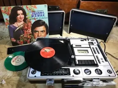 مشغل اسطونات بكم وراديو ومشغل كاسيت اليابان 24