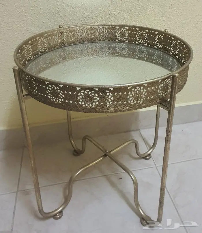 طاولة معدنية 0