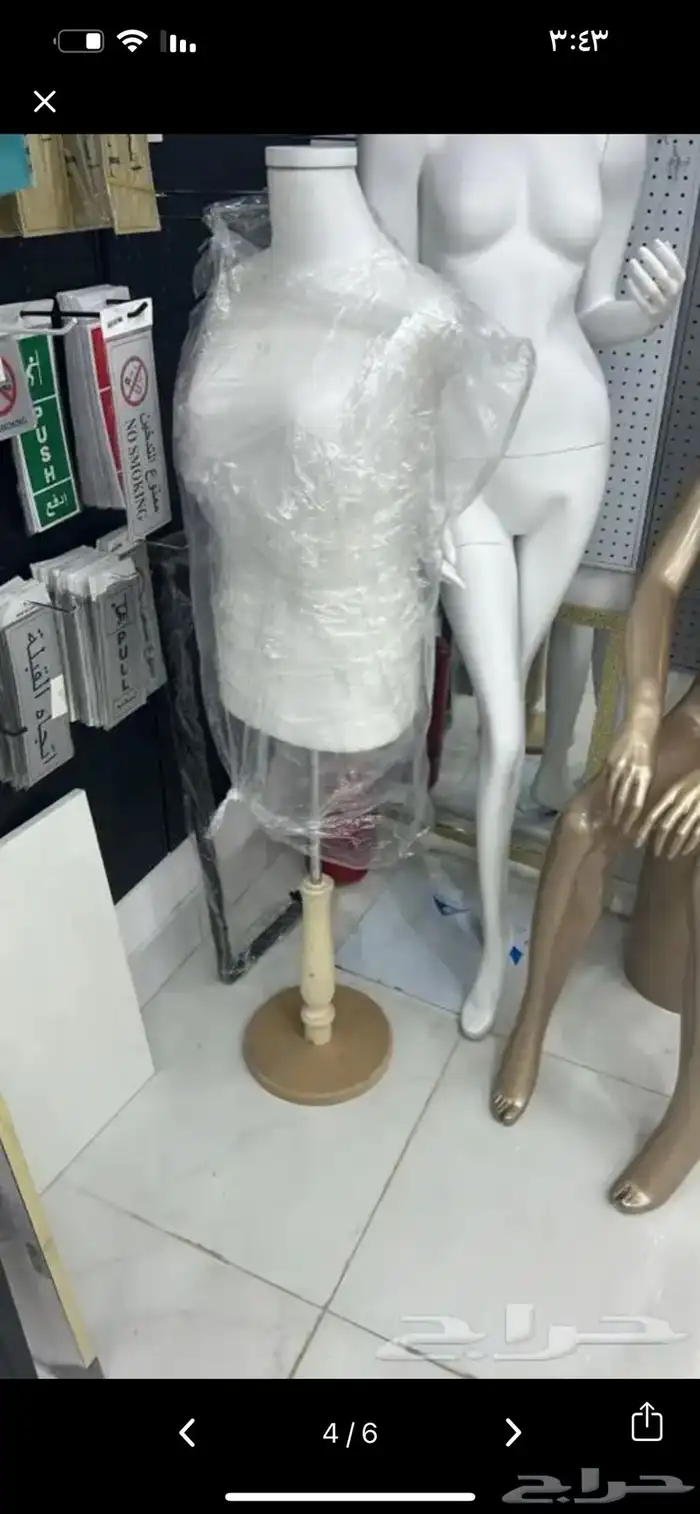 مجسم وطني نسائي قاعده خشب 2