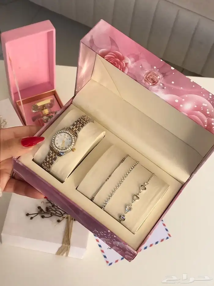 هدايا نسائي ساعه وساوره 1