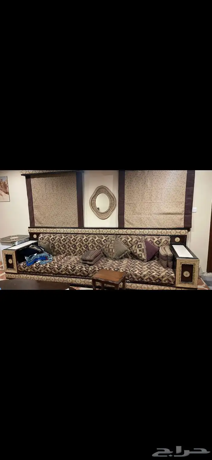 للبيع كنب سوري و طاولة و الستارة 7