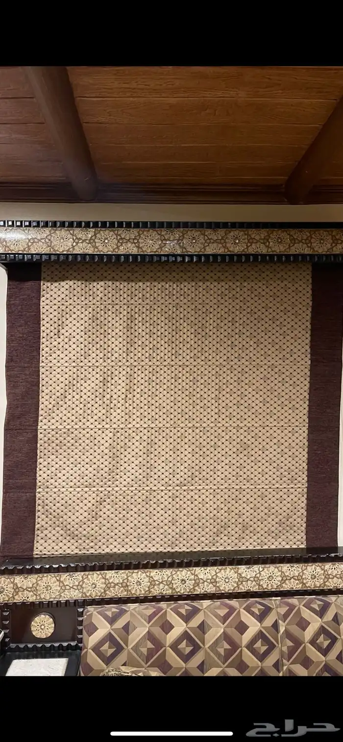 للبيع كنب سوري و طاولة و الستارة 9