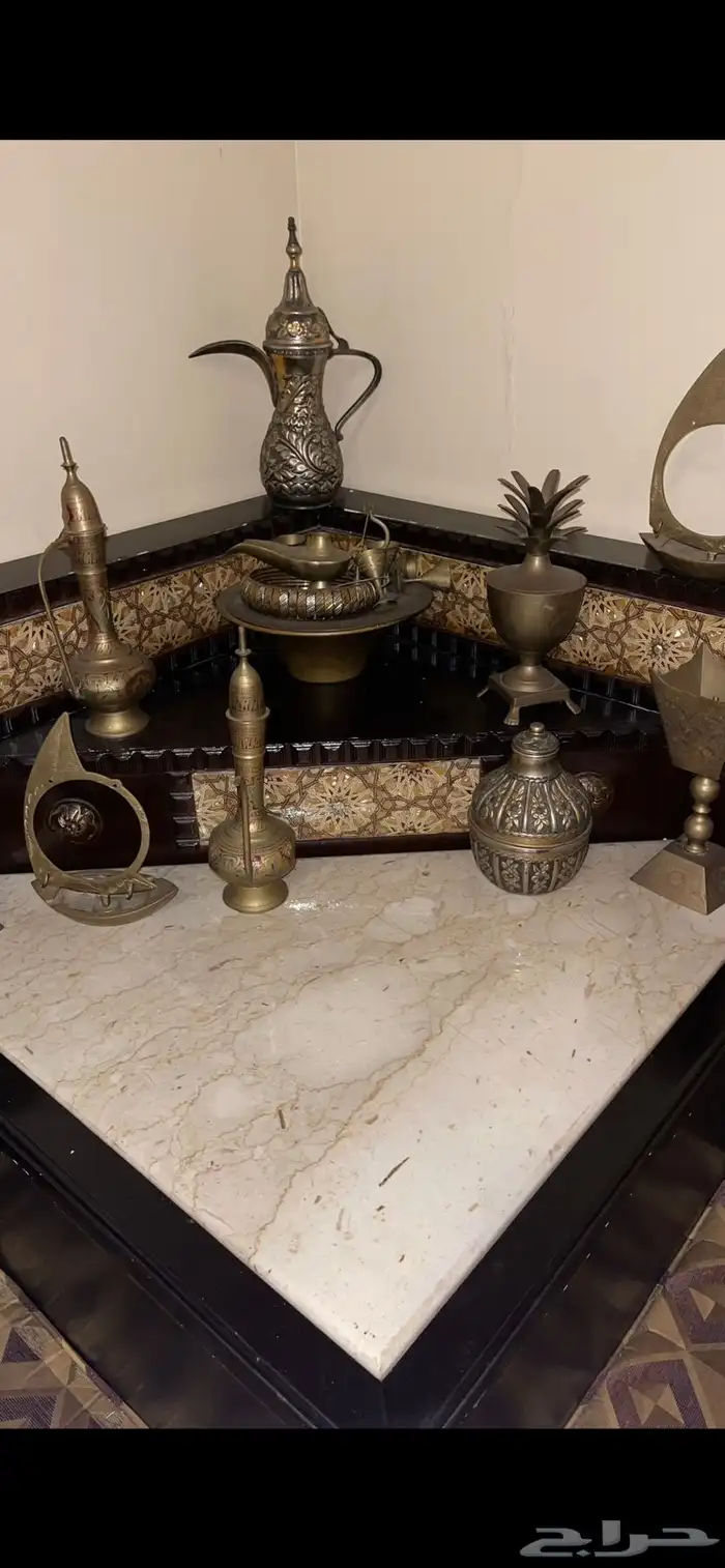 للبيع كنب سوري و طاولة و الستارة 5