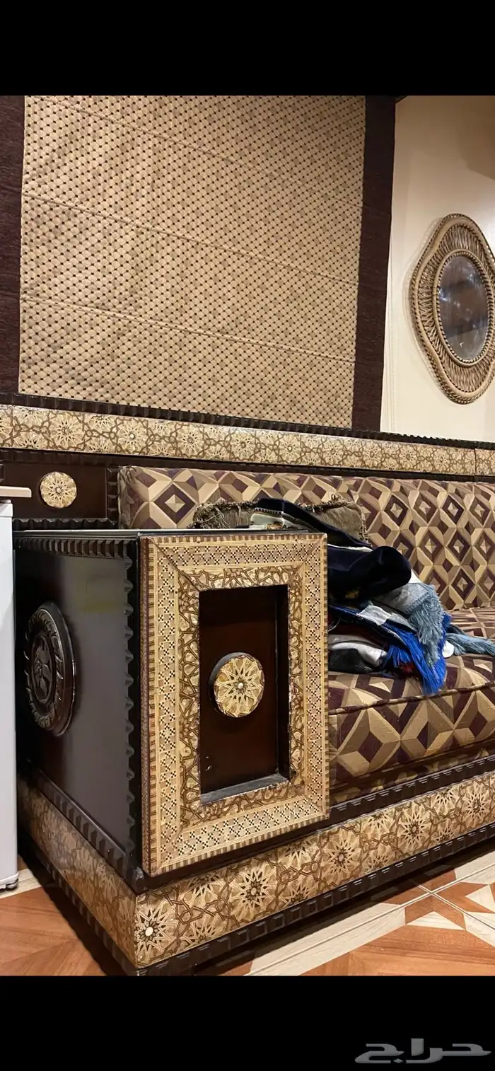 للبيع كنب سوري و طاولة و الستارة 11