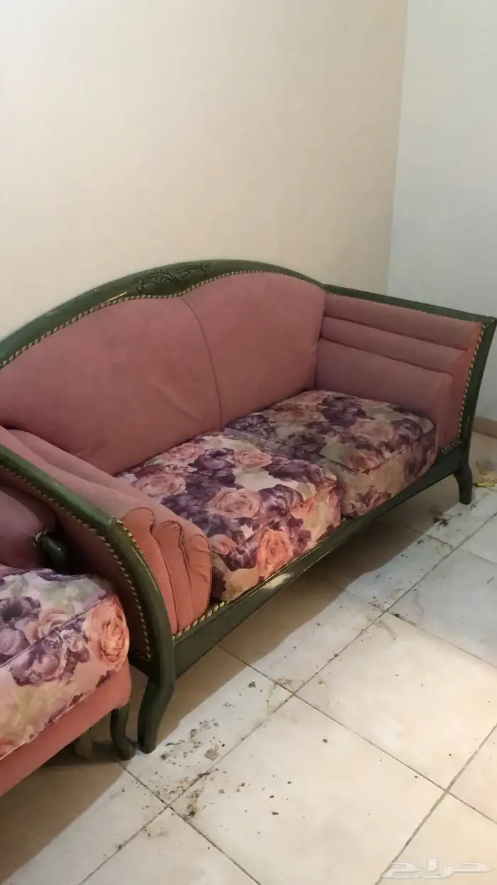 كنب نظيف جدا وخشب ثقيل جدا 1