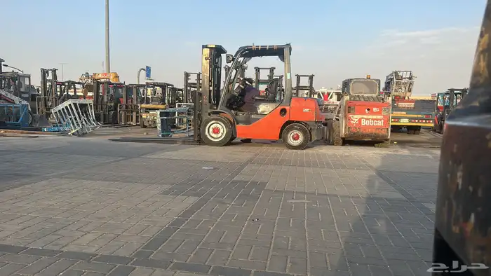 رافعه شوكيه مع السطحه للايجار بالمشوار تاجير فوركلفت شوكه 2