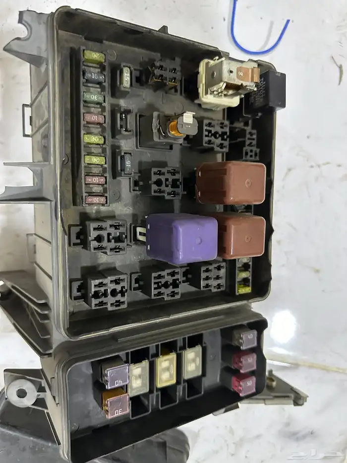 علبة كتاوت فيوزات لاندكروزر 98-2007 اصلي 0