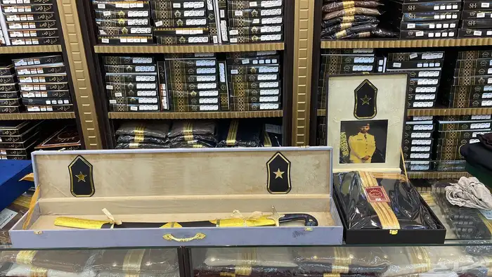 هدايا تخرج ضباط هدايا دروع هدايا سيوف درع ملازم 12