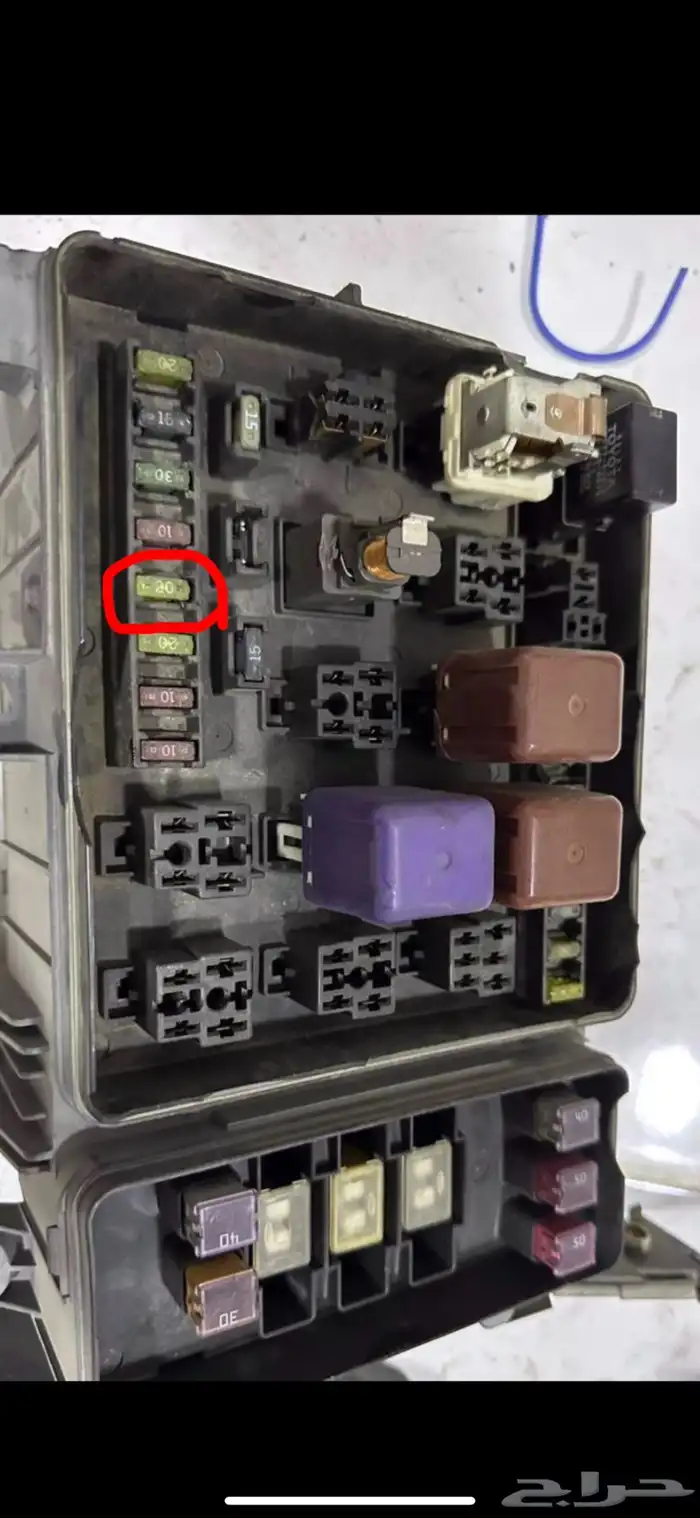 علبة كتاوت فيوزات لاندكروزر 98-2007 اصلي 1