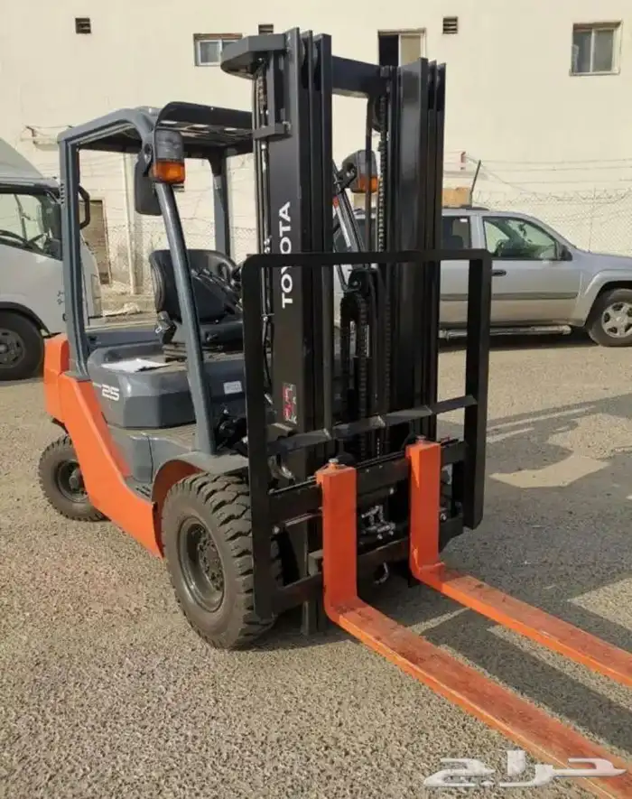 رافعة شوكية فوركلفت للايجار اليومي والشهري تاجير رافعات 3