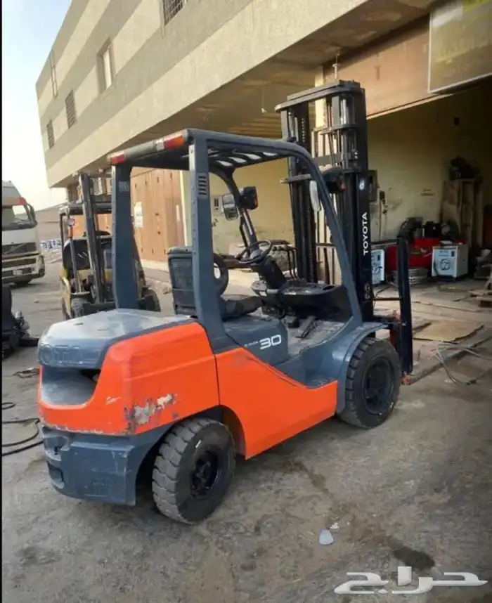 رافعة شوكية فوركلفت للايجار اليومي والشهري تاجير رافعات 2