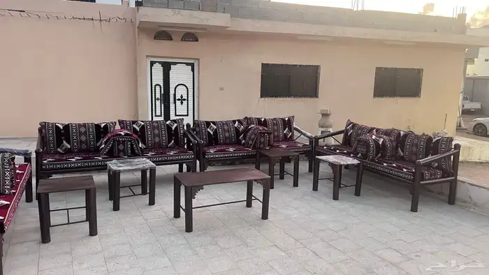 جلسات شعبية وكراسي حديد 1