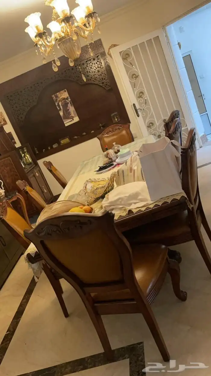 غرفة طعام 8 اشخاص مع دولاب ومرايه جديده 0