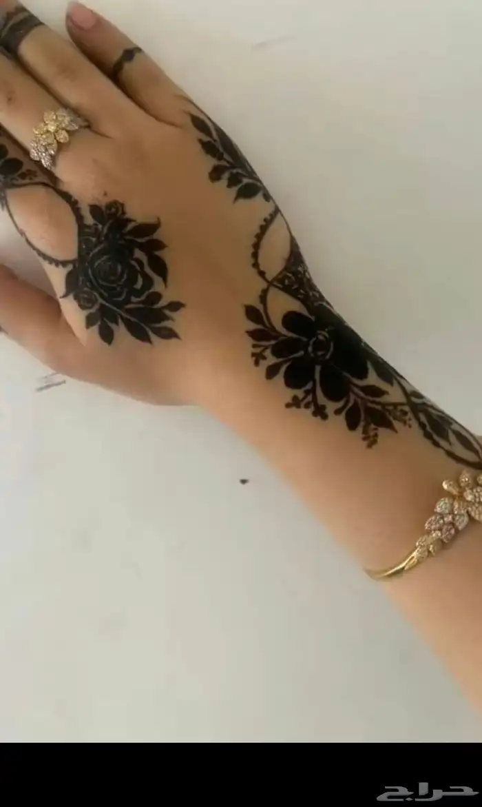 قرب العيد..تحني وانتي في البيت بدون زحمة الصالون 0