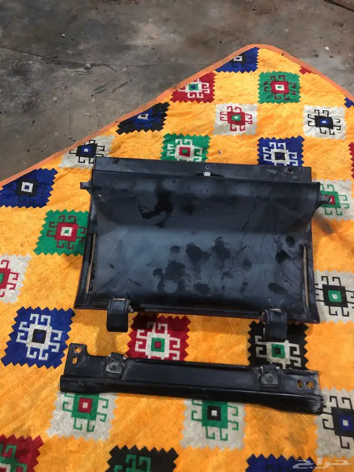 قطع تويوتا هايلوكس من(98 2005) ديكورات داخليه لون احمر 25