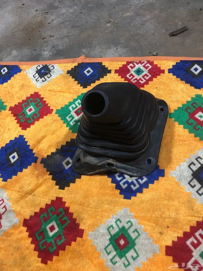 قطع تويوتا هايلوكس من(98 2005) ديكورات داخليه لون احمر 10