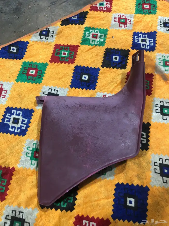 قطع تويوتا هايلوكس من(98 2005) ديكورات داخليه لون احمر 22