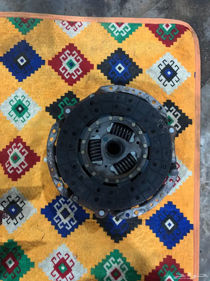 قطع تويوتا هايلوكس من(98 2005) ديكورات داخليه لون احمر 0